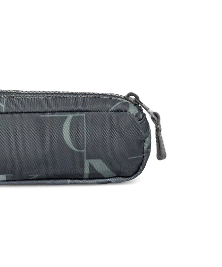 Calvin Klein Kids Astuccio Verde Monogram per Bambini (dettaglio)