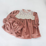 Deolinda Abito Rosa Antico con Culotte per Neonate (dettaglio)