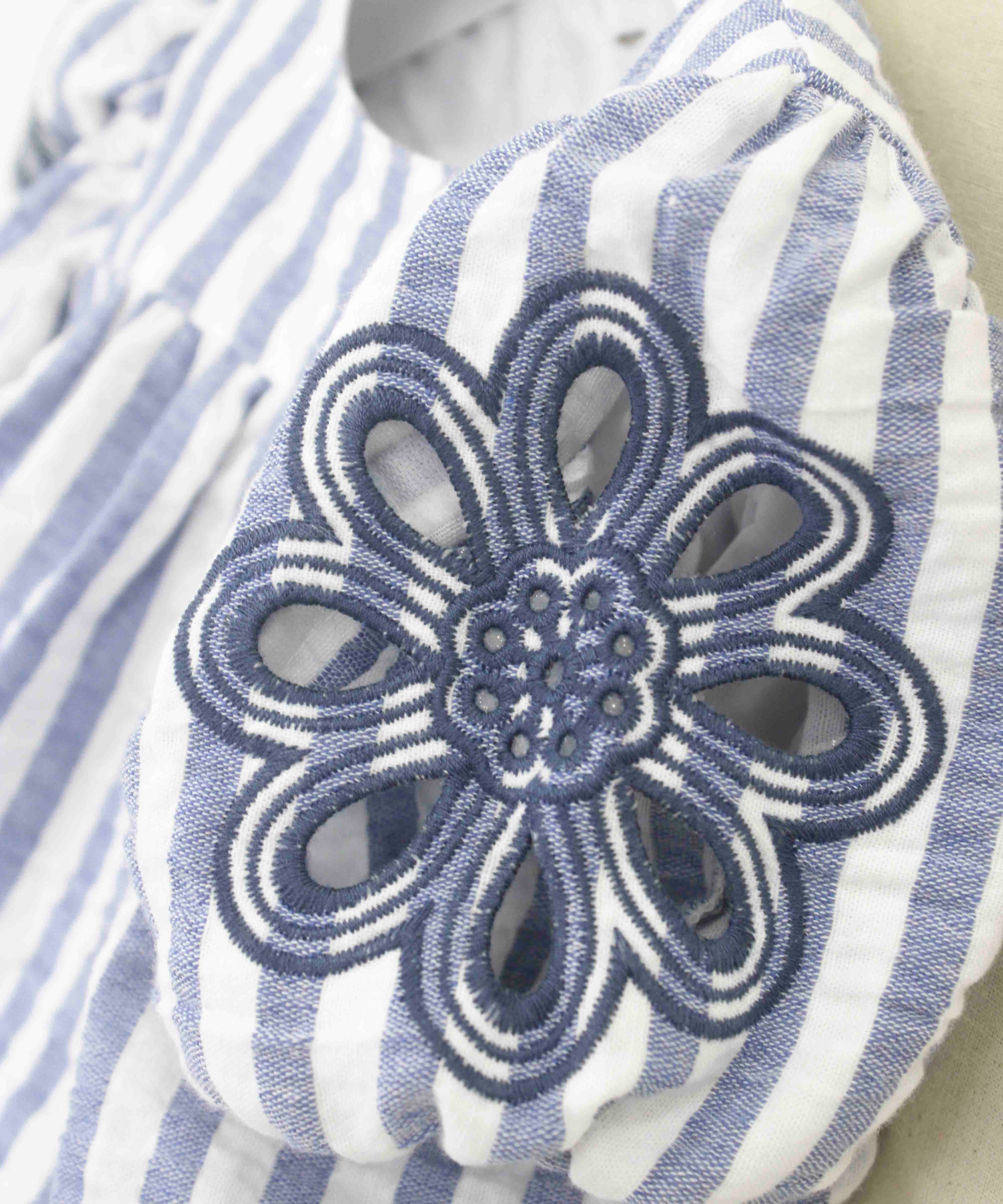 Deolinda Pagliaccetto Bianco/Blu per Neonate (dettaglio)