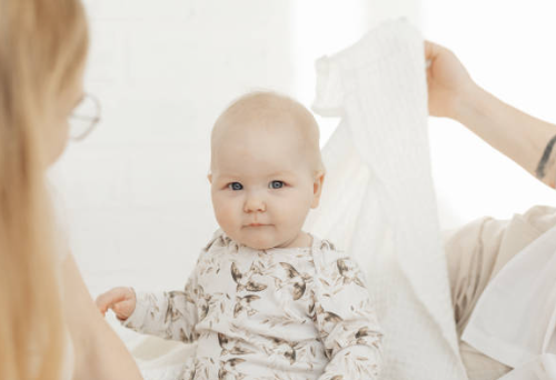 Cosa indossare sotto la tutina neonato
