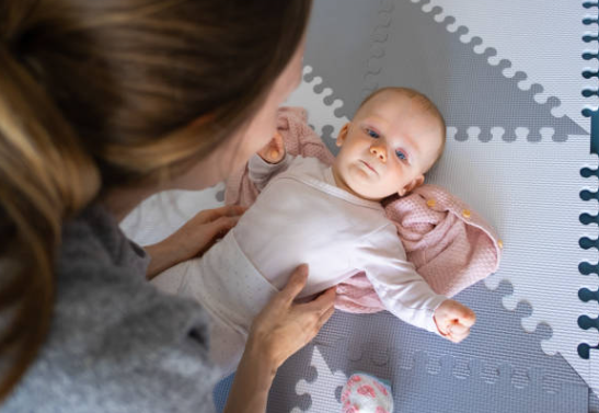 Come vestire neonato per uscire