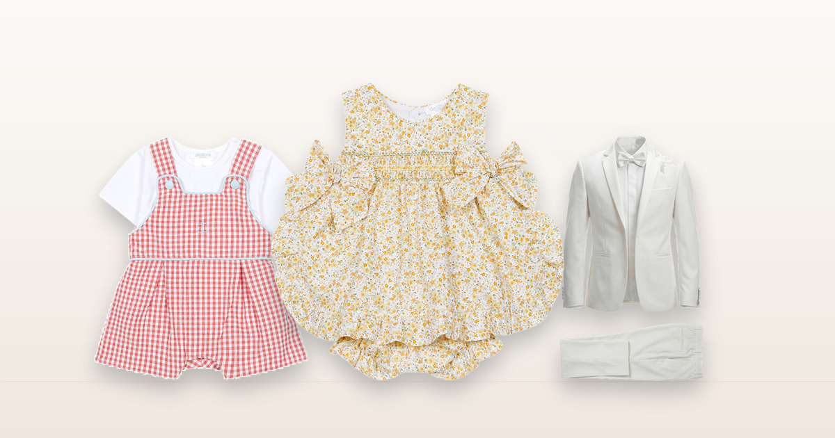 Look per le foto di famiglia: abito a fiori, completo a quadretti e smoking panna per bambini