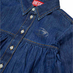 Diesel Kids Abito in Denim Blu con Logo per Neonate (dettaglio)