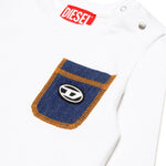 Diesel Kids T-shirt Maniche Lunghe BIanca con Taschino per Neonati (dettaglio)