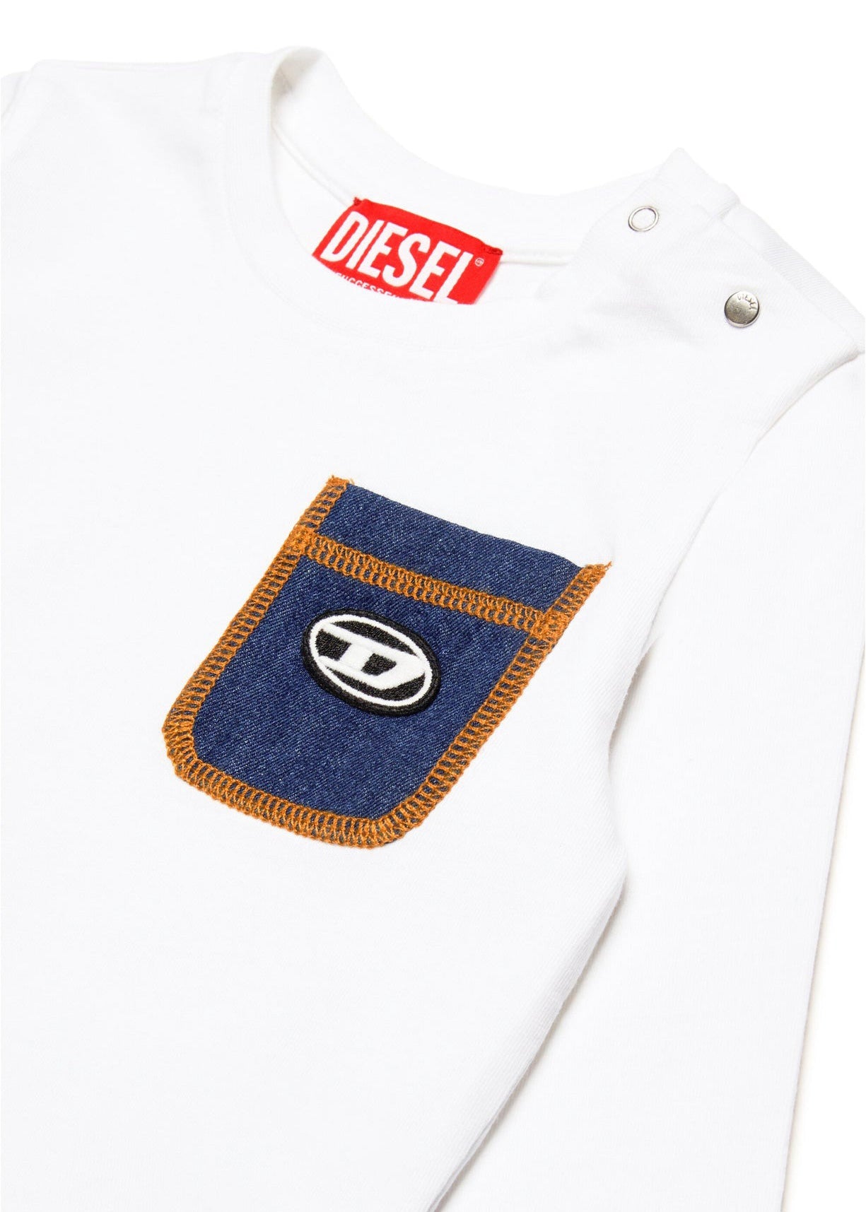 Diesel Kids T-shirt Maniche Lunghe BIanca con Taschino per Neonati (dettaglio)