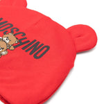 Moschino Kids Cappellino Rosso con Stampa Logo Teddy Bear per Neonati (dettaglio)
