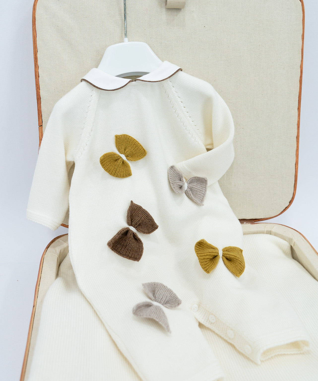 Le Coconnè Tutina Bianca con Fiocchi per Neonate