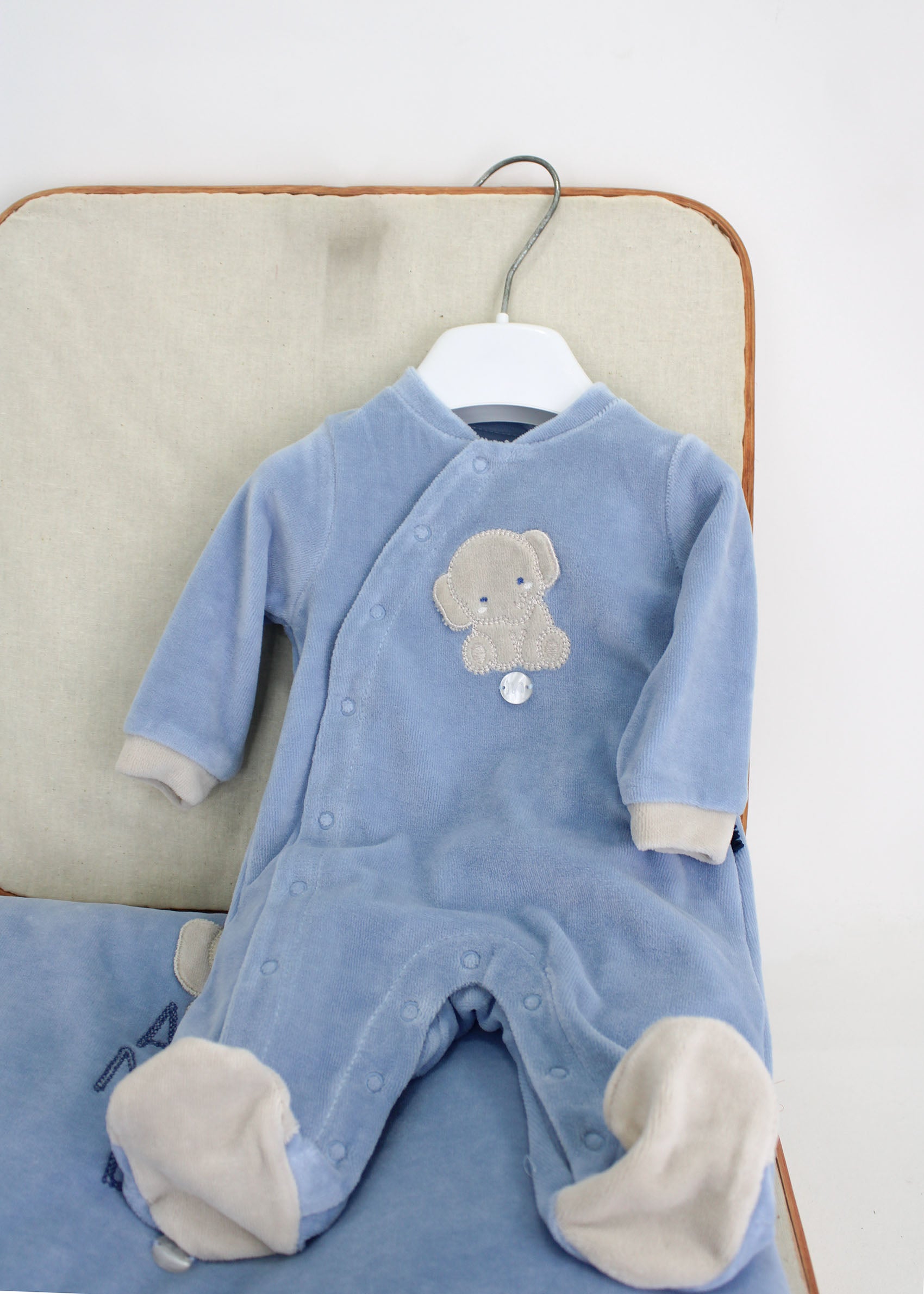 Minibanda Tutina Celeste/Beige con Ricamo per Neonati