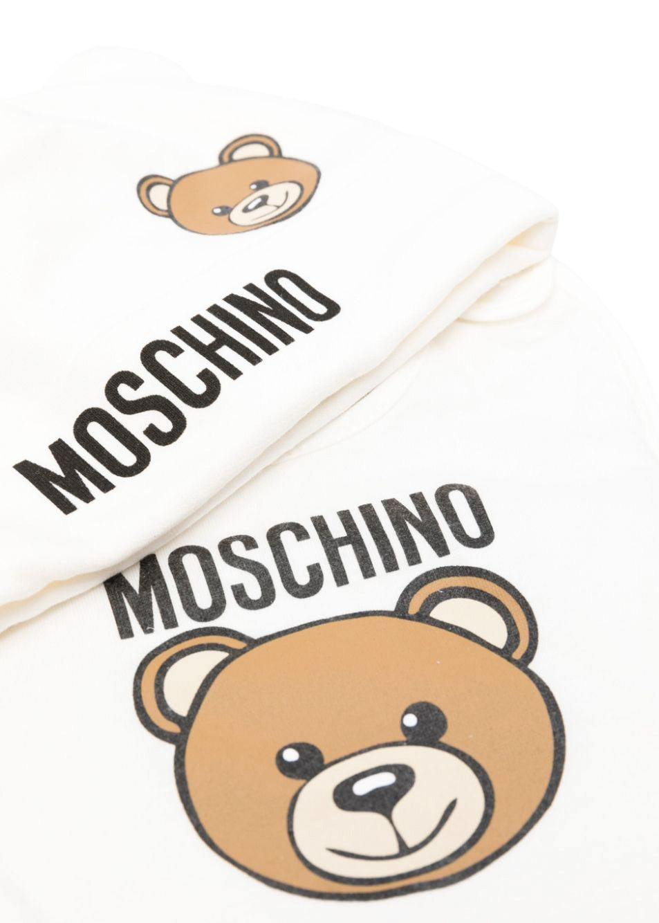 Moschino Kids Cappellino con Bavetta Panna con Teddy Bear per Neonati (dettaglio)