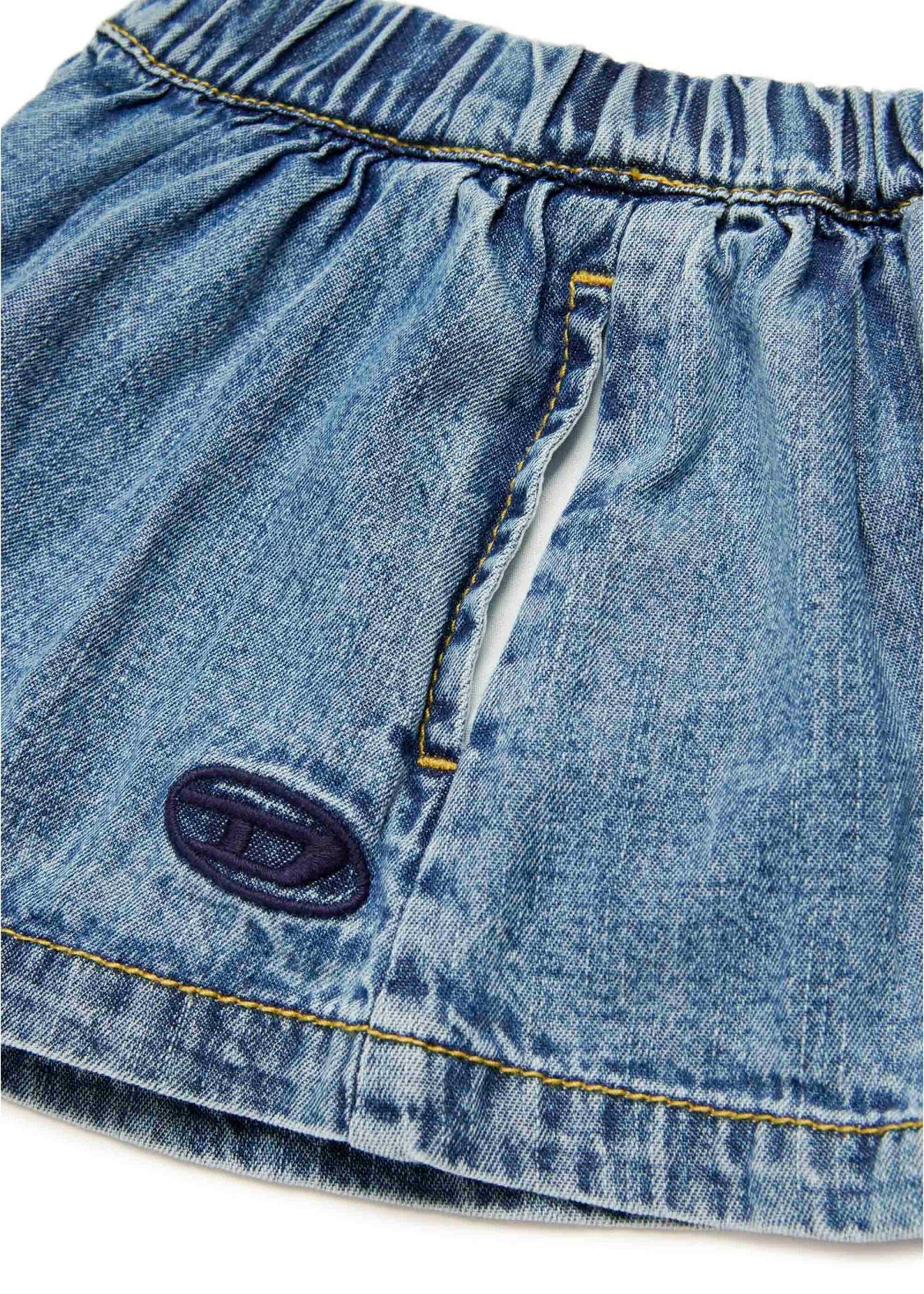 Diesel Kids Short di Jeans con Logo Oval D per Neonate (dettaglio)