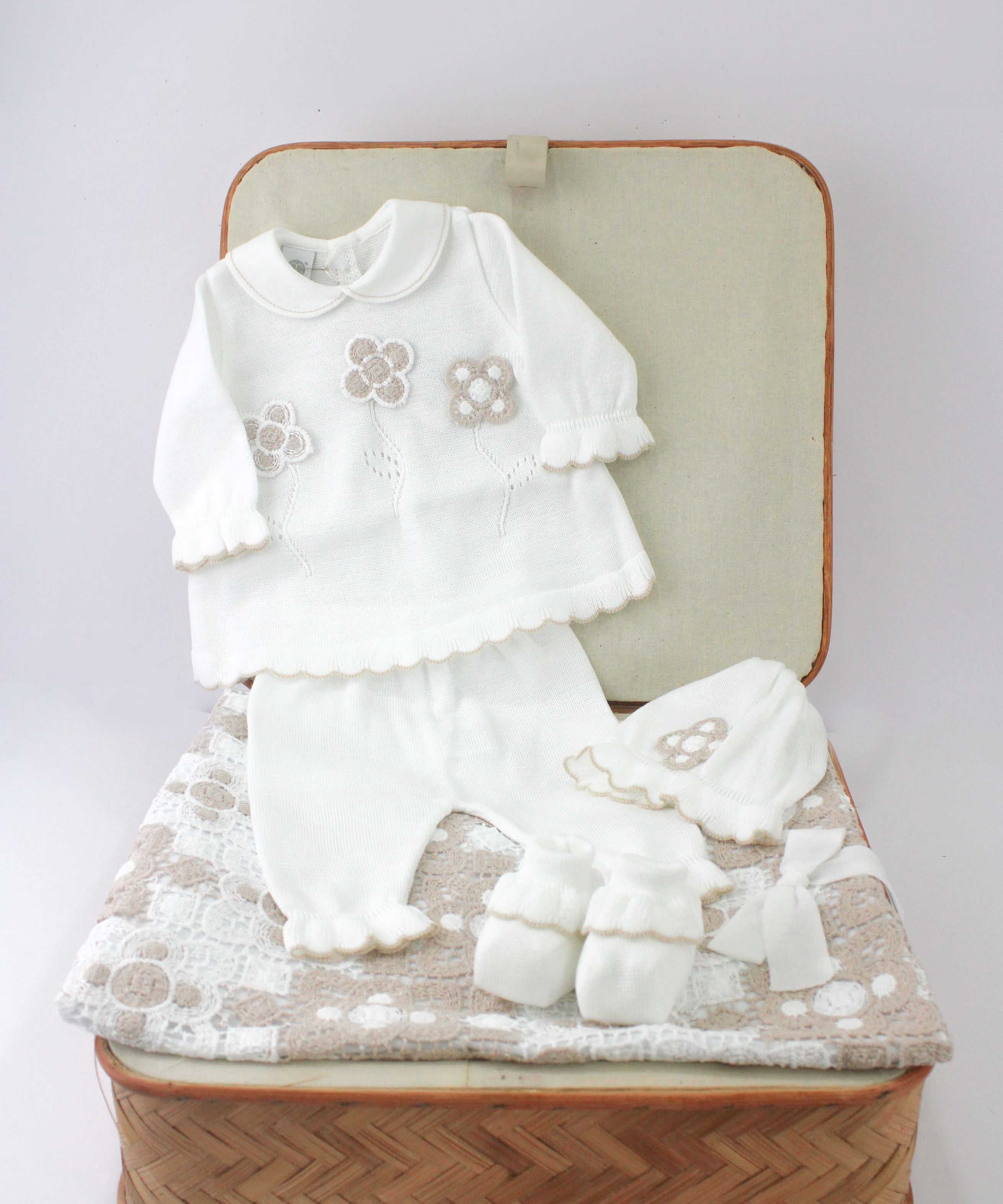 Marlu Corredino Bianco/Sabbia con Completo per Neonate