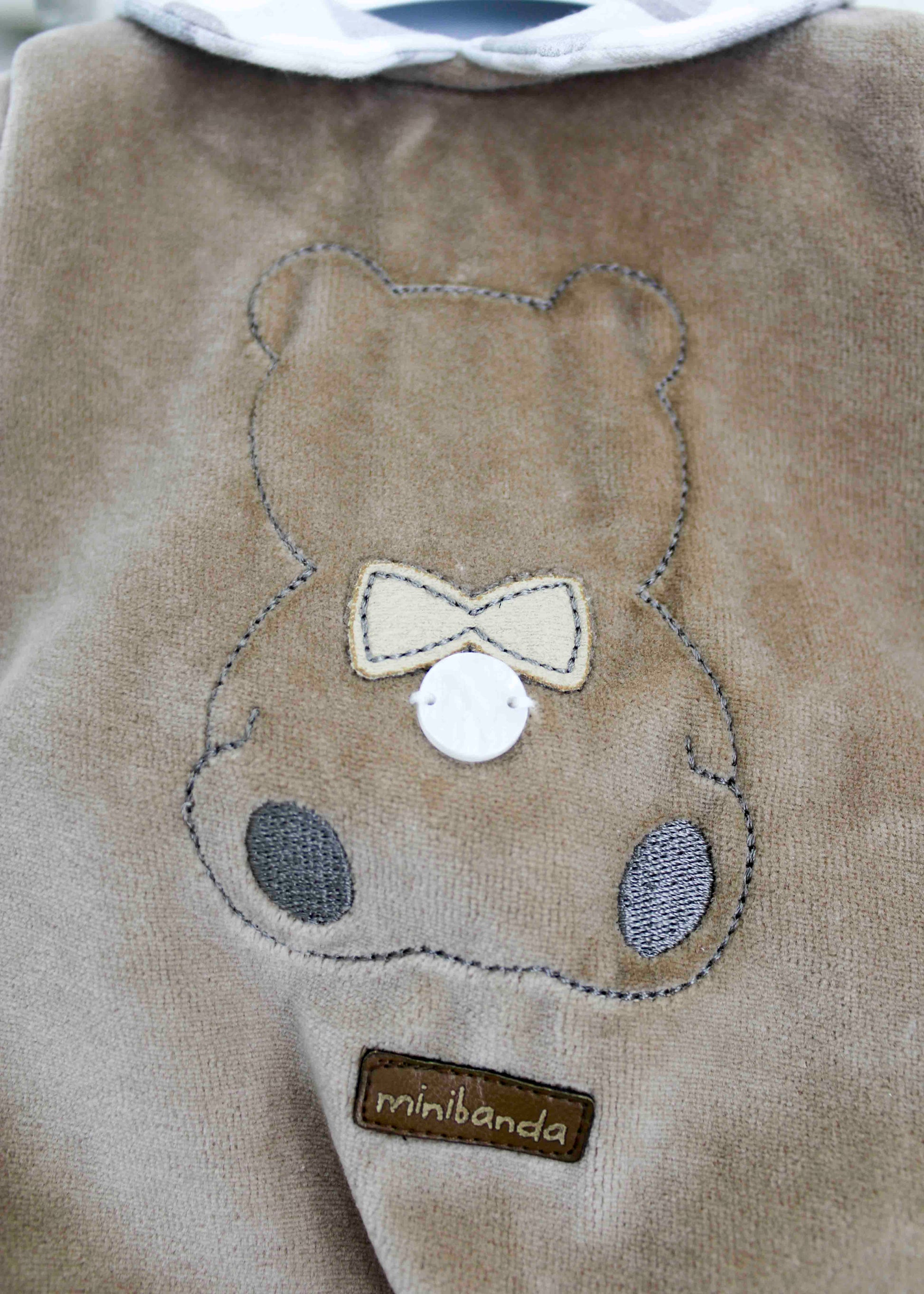 Minibanda Tutina Beige con Ricamo per Neonati