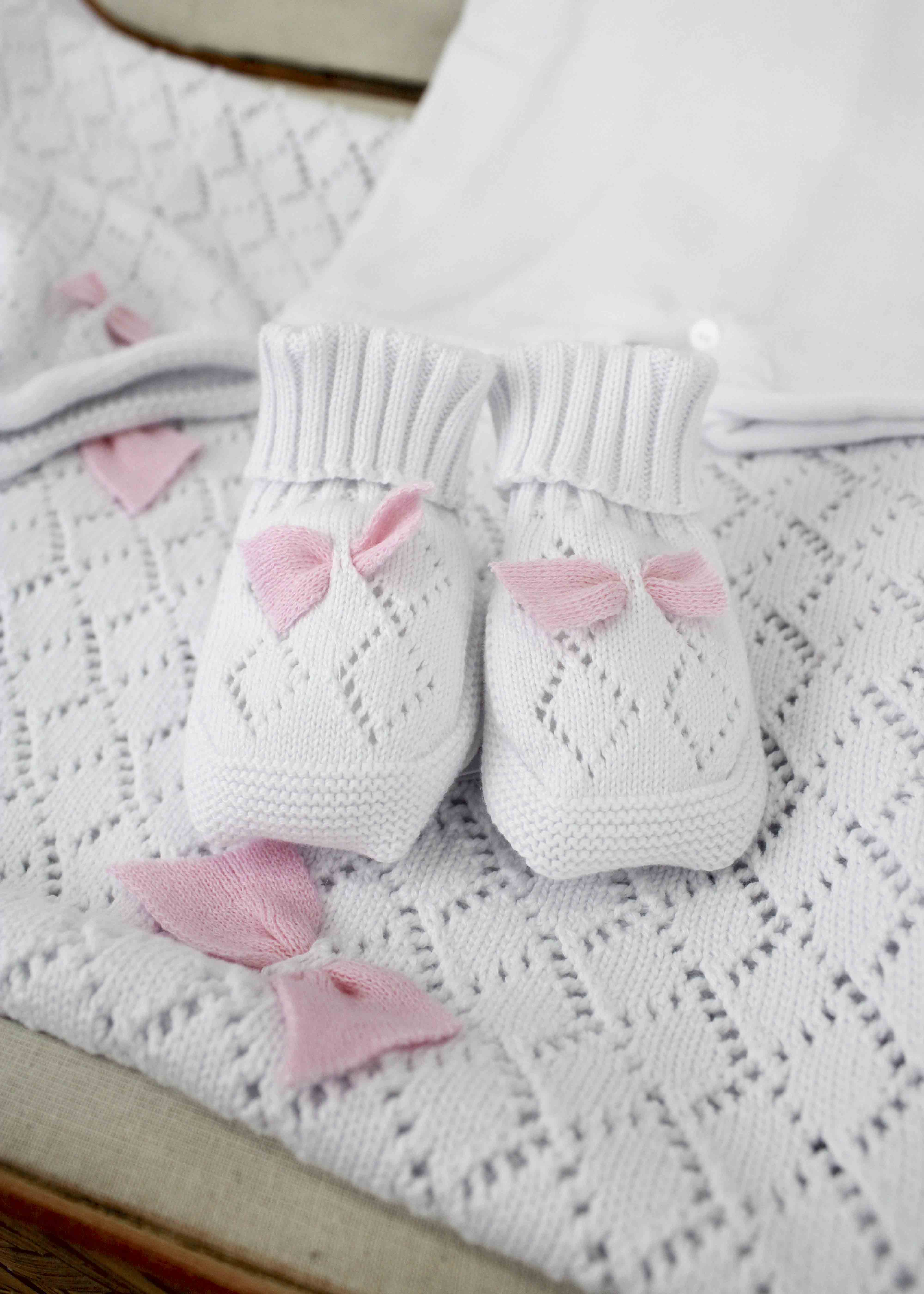 Le Coconne Scarpine Bianche con Fiocchi per Neonate