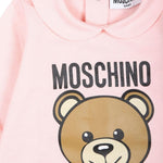 Moschino Kids Tutina Rosa con Logo Teddy Bear per Neonate (dettaglio)