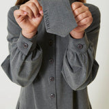 Twinset Kids Abito Grigio Melange con Plissè e Cravatta per Bambine (dettaglio)