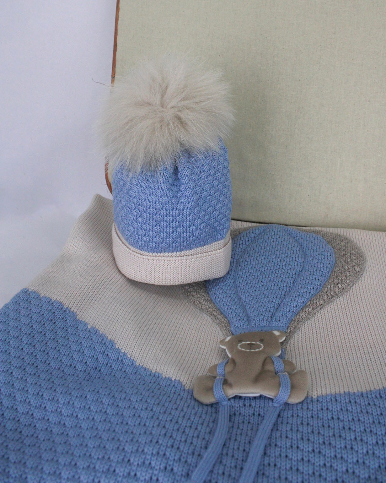 Marlù Cappellino Cielo/Polvere con Pon Pon per Neonati