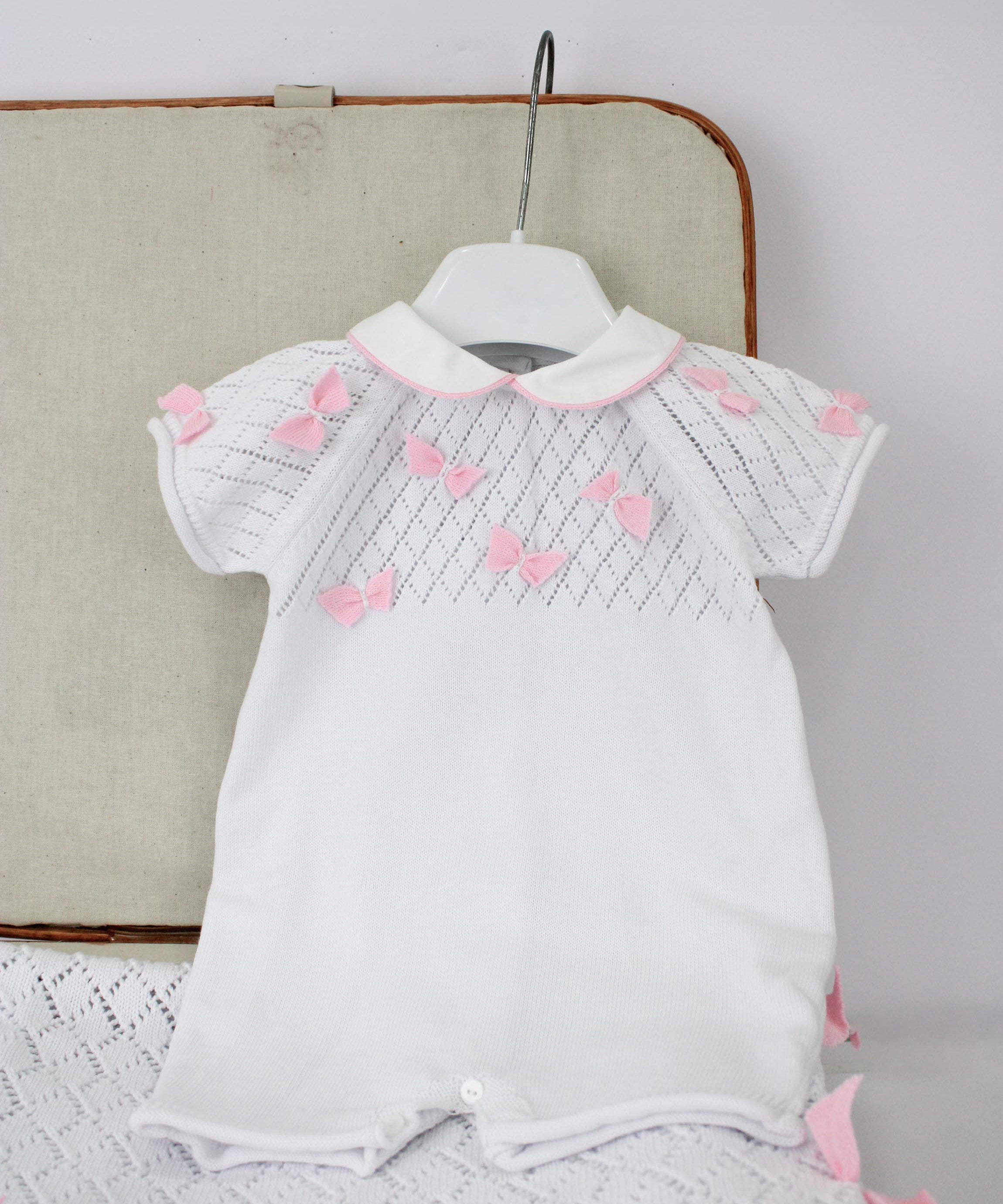 Le Coconne Pagliaccetto Bianco con Fiocchi per Neonate