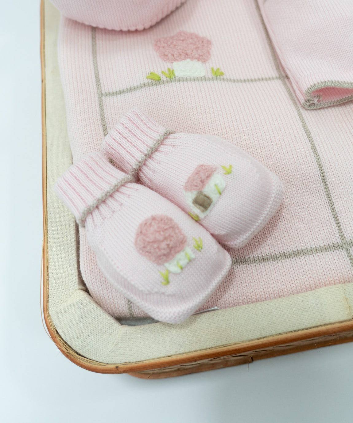 Le Coconnè Scarpine Rosa con Ricami per Neonate