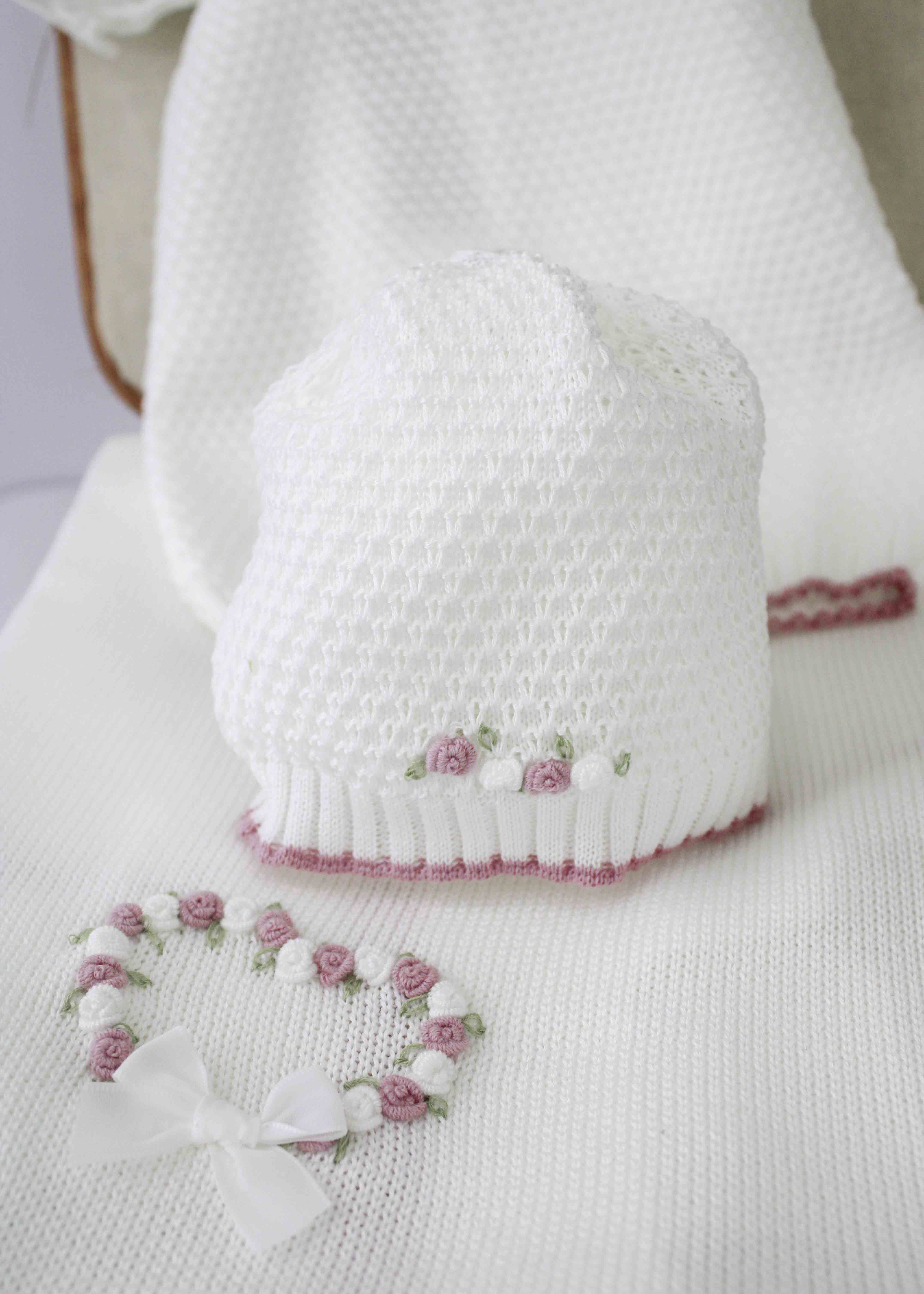 Marlù Cappellino Bianco/Rosa con Ricami Fiori per Neonate