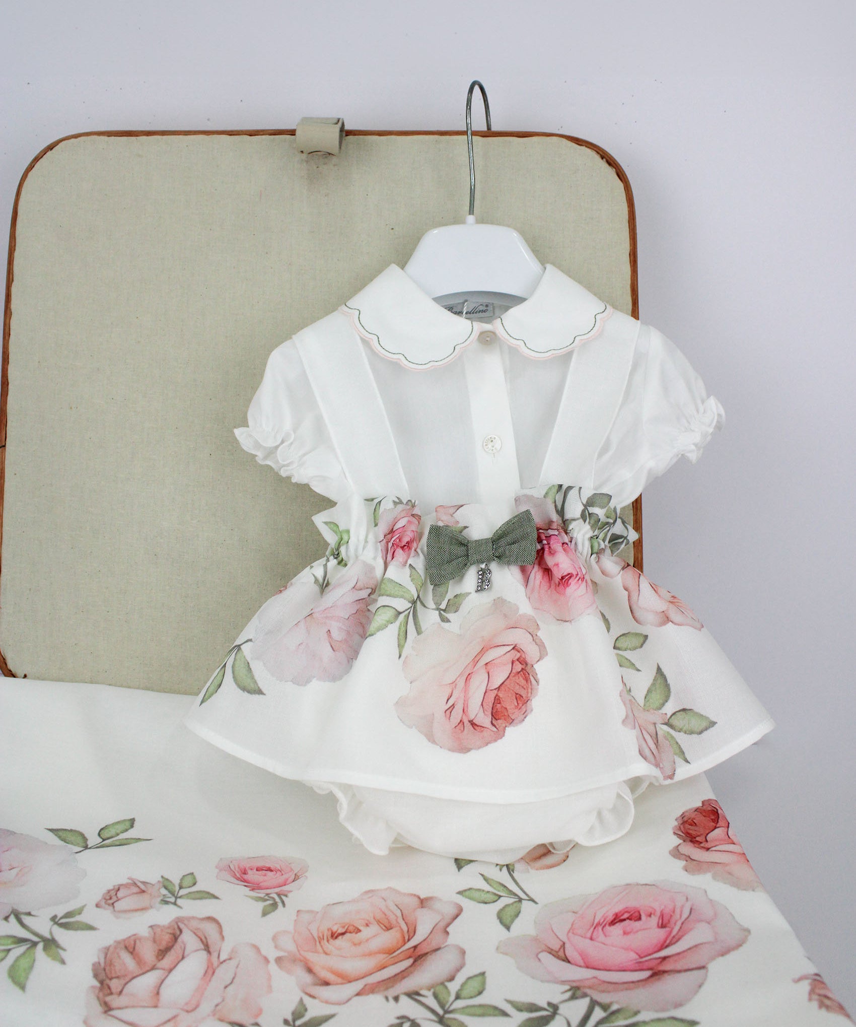 Barcellino T-shirt con Salopette Floreale per Neonate