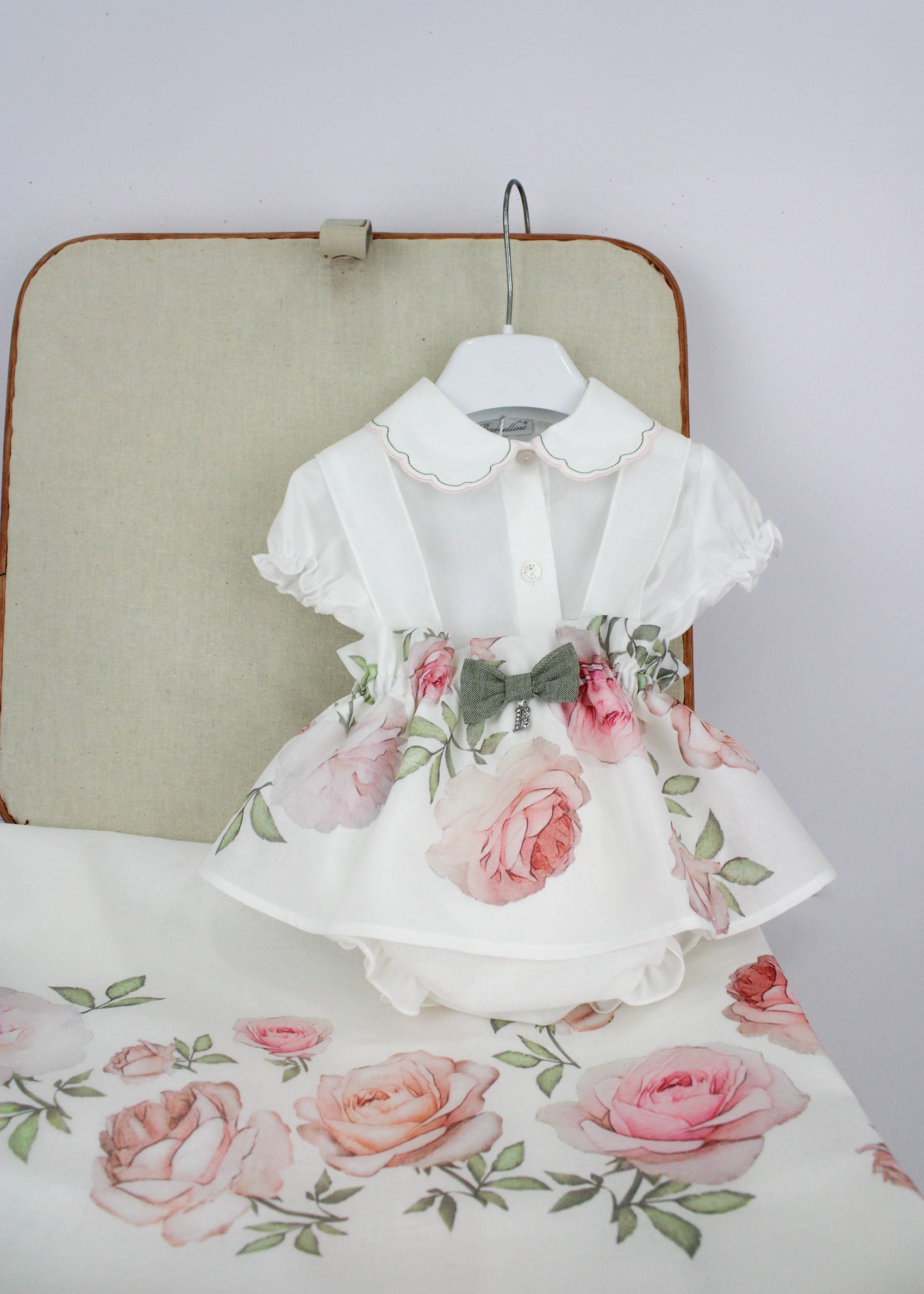 Barcellino T-shirt con Salopette Floreale per Neonate