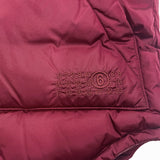 MM6 Maison Margiela Kids Gilet Imbottito Bordeaux Unisex con Logo Numerico Ricamato per Bambini e Bambine