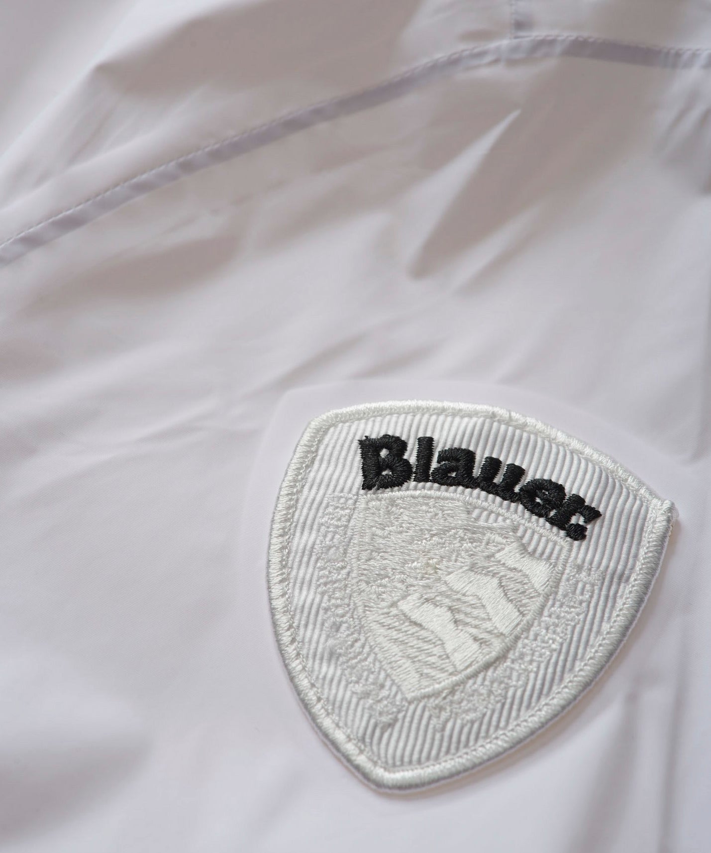 Blauer Kids Giacca a Vento Bianca per Bambini (dettaglio scudetto)