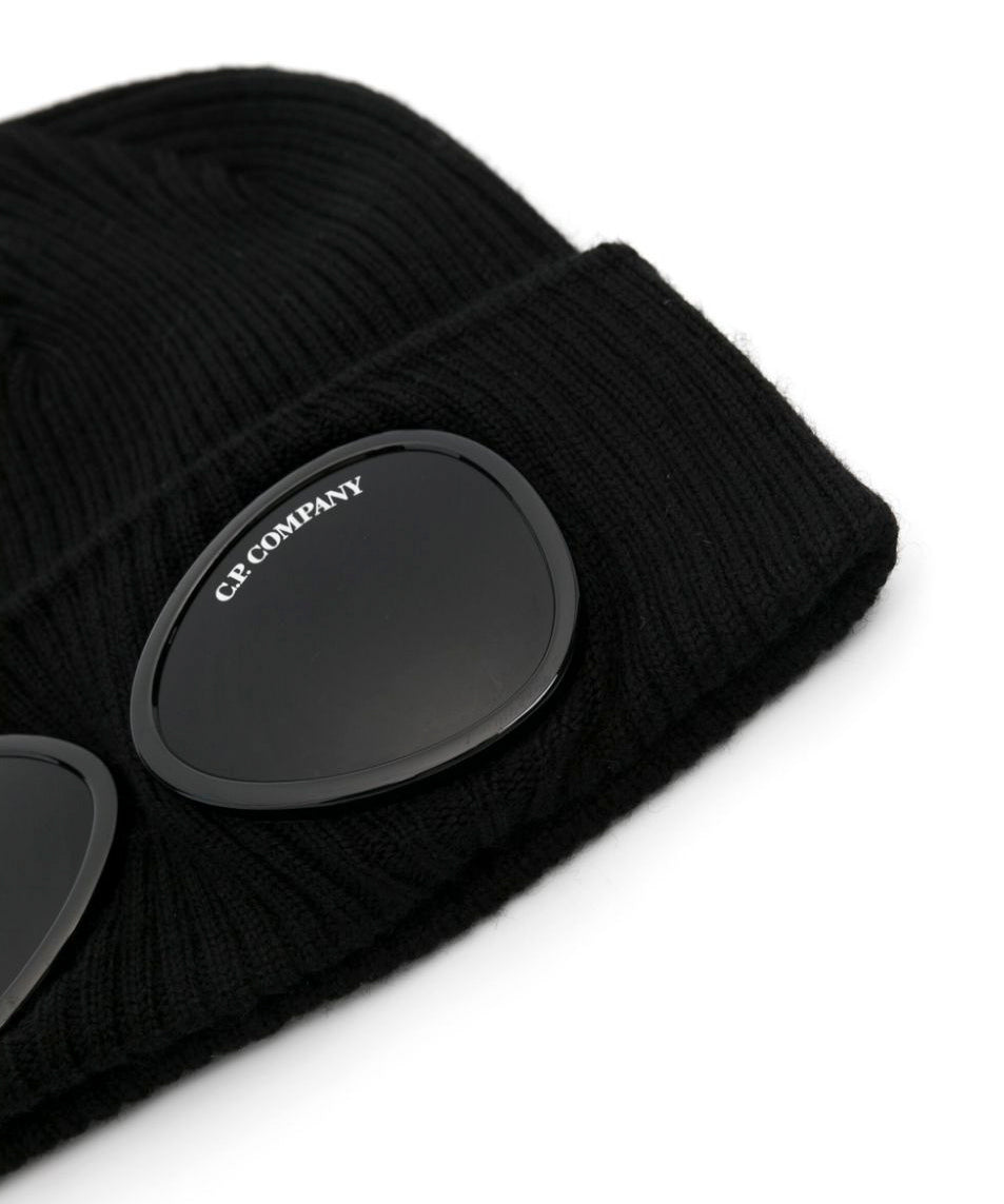 C.P. Company Kids Cappello Nero con Googles per Bambini (dettaglio)