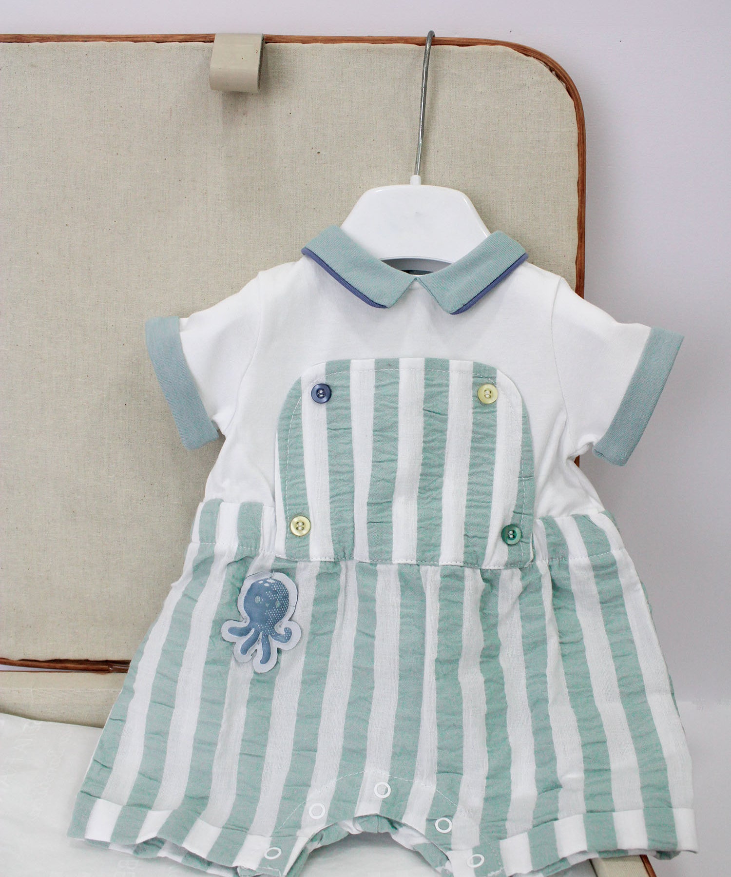 Minibanda Pagliaccetto a Righe Verde Acqua con Cappellino per Neonati