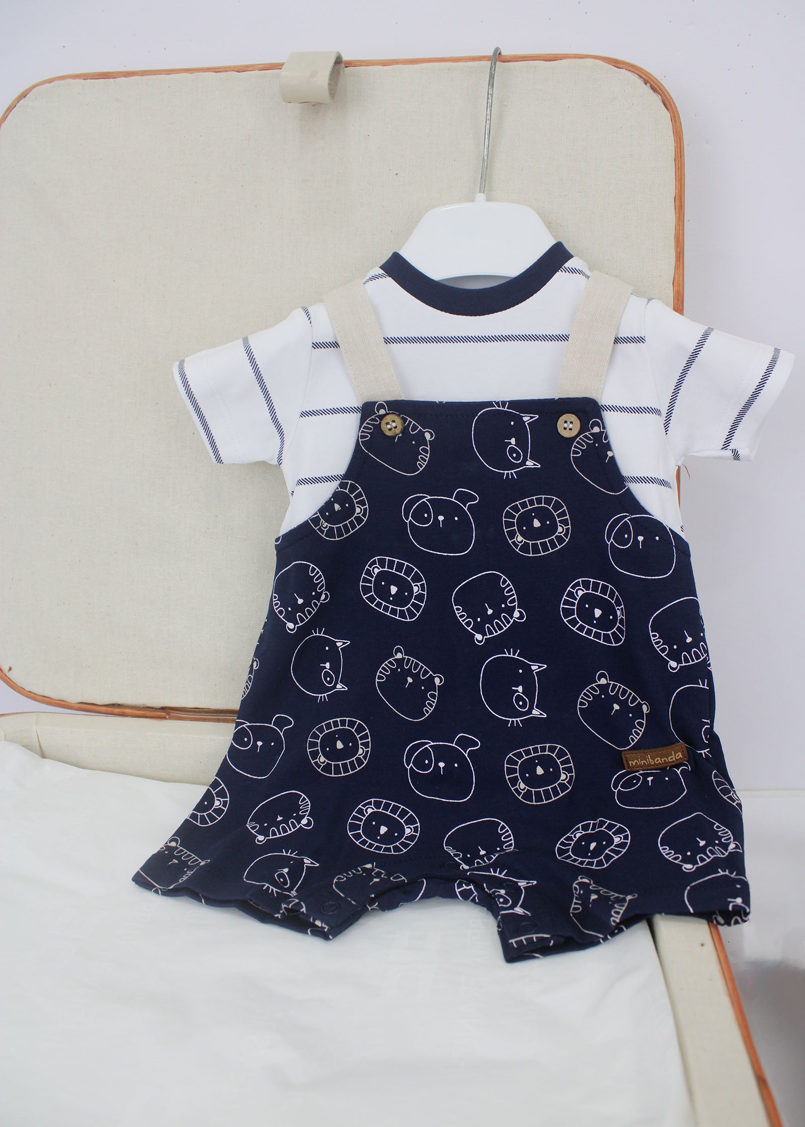 Minibanda T-shirt Bianca a Righe con Salopette Blu con Stampa per Neonati