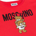 Moschino Kids Abito Rosso con Stampa Logo per Bambine (dettaglio)