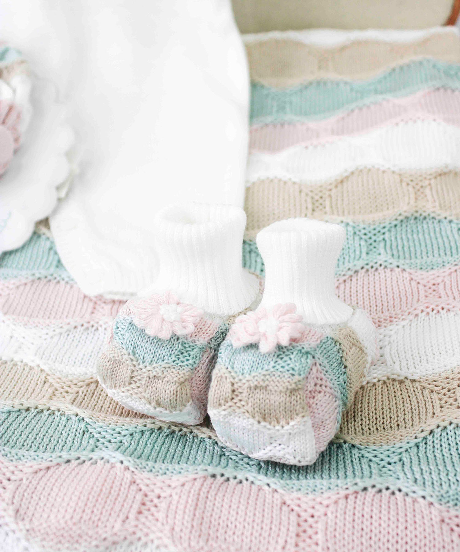 Marlù Scarpine Bianche/Multicolor con Ricami per Neonate