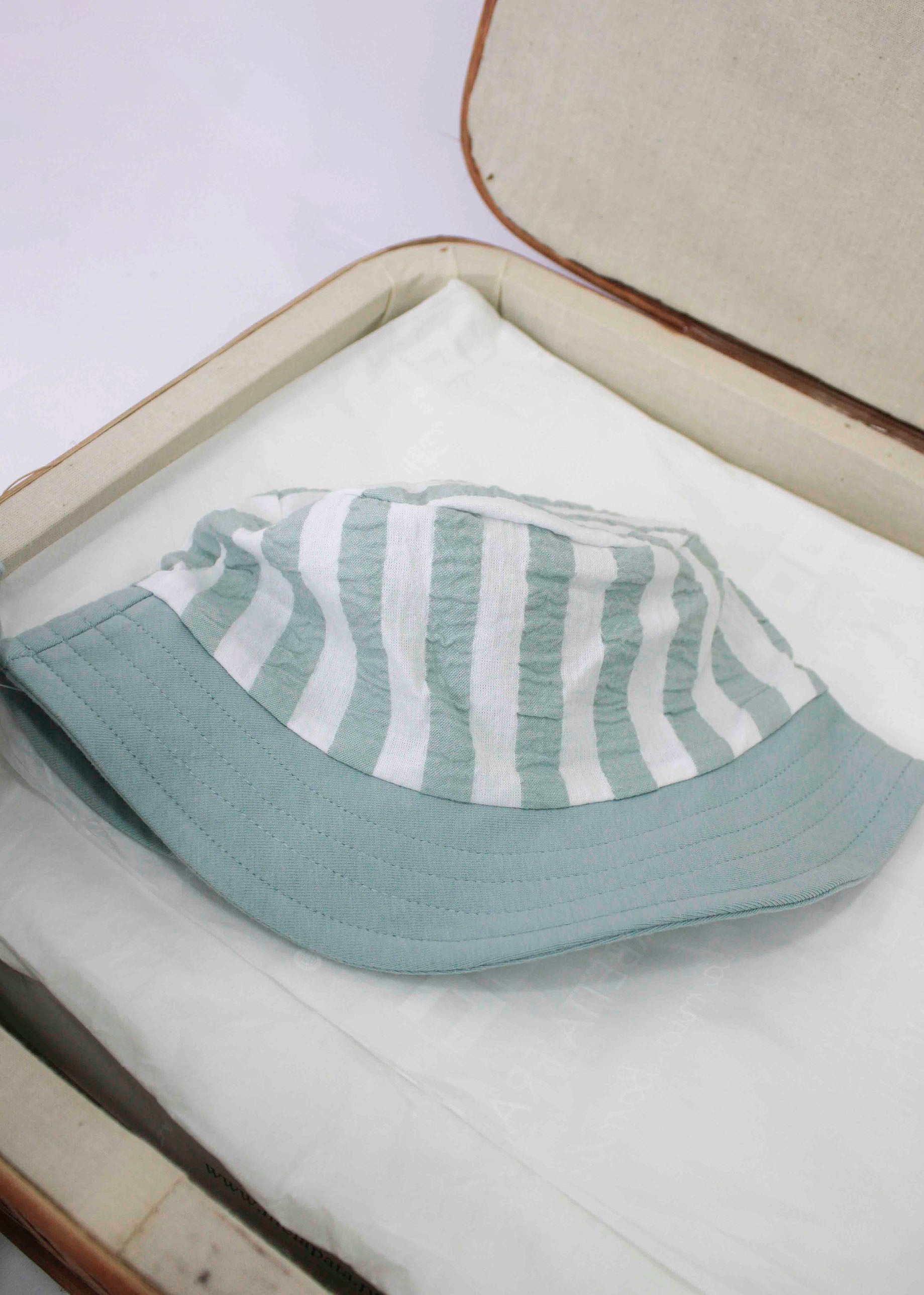 Minibanda Pagliaccetto a Righe Verde Acqua con Cappellino per Neonati