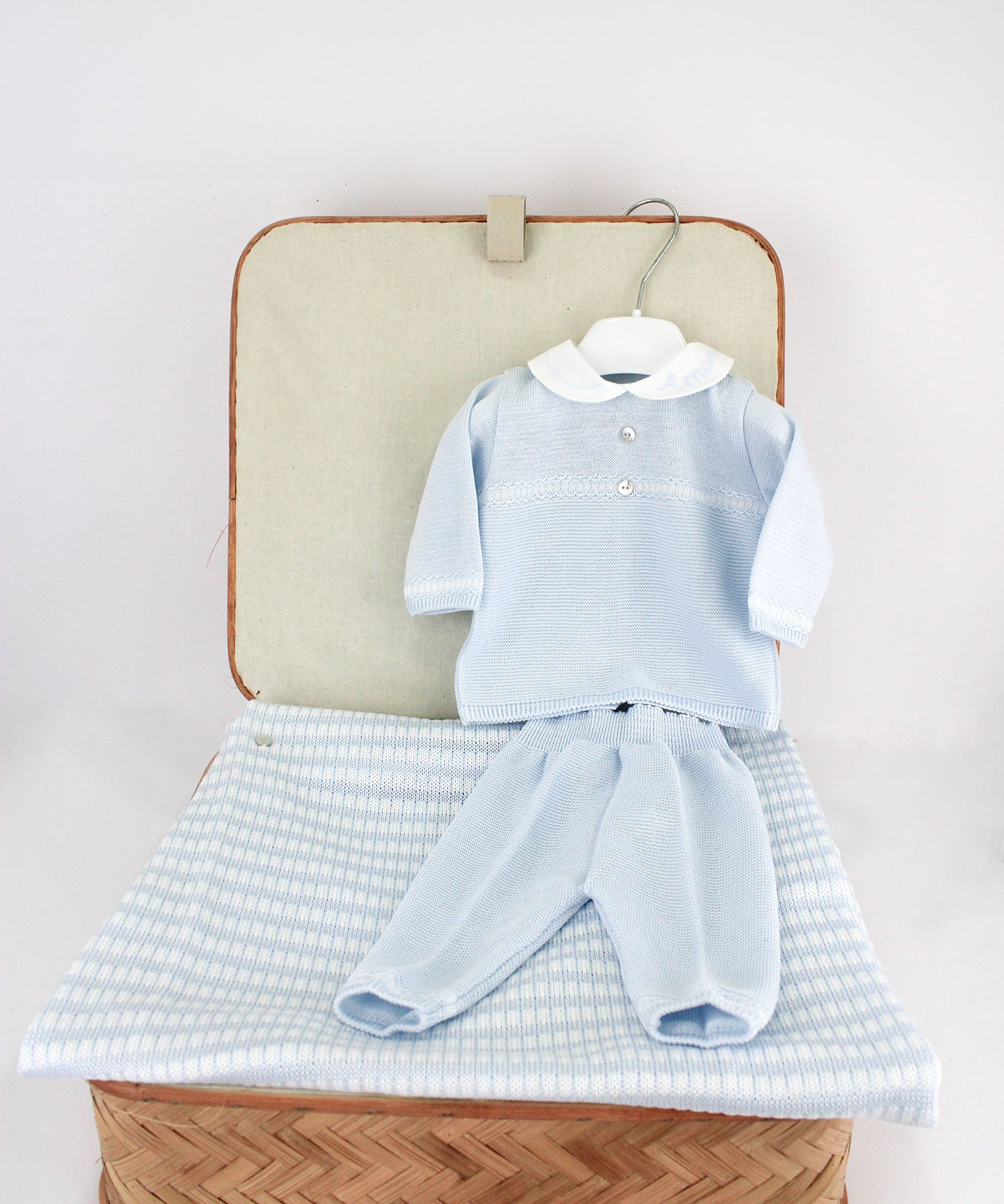 Marlù Completo Celeste/Bianco con Ricami per Neonati