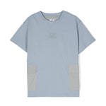 C.P. Company Kids T-shirt Blu Acciaio con Applicazione Tasche per Bambini (fronte)