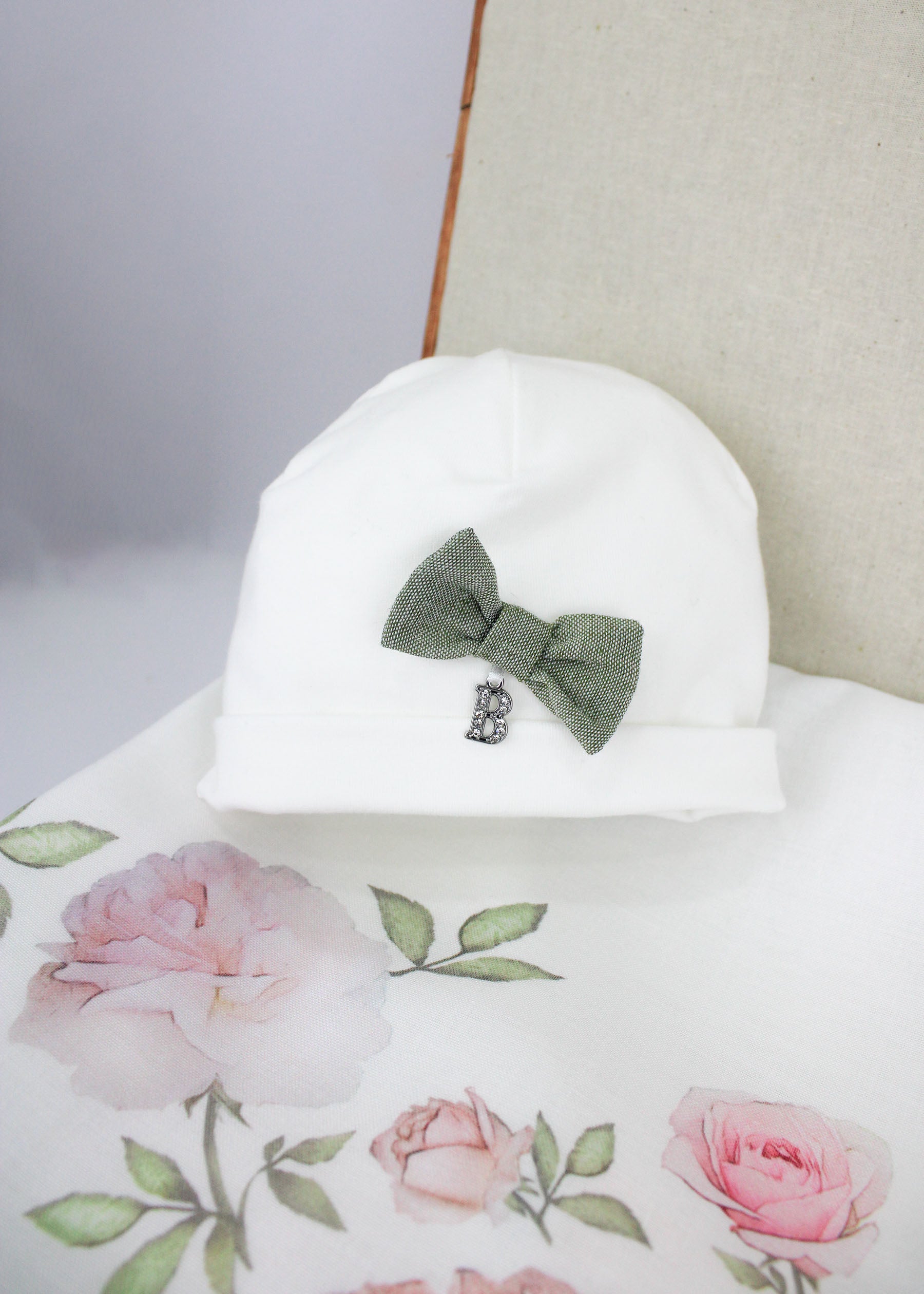 Barcellino Cappellino Bianco con Fiocco per Neonate