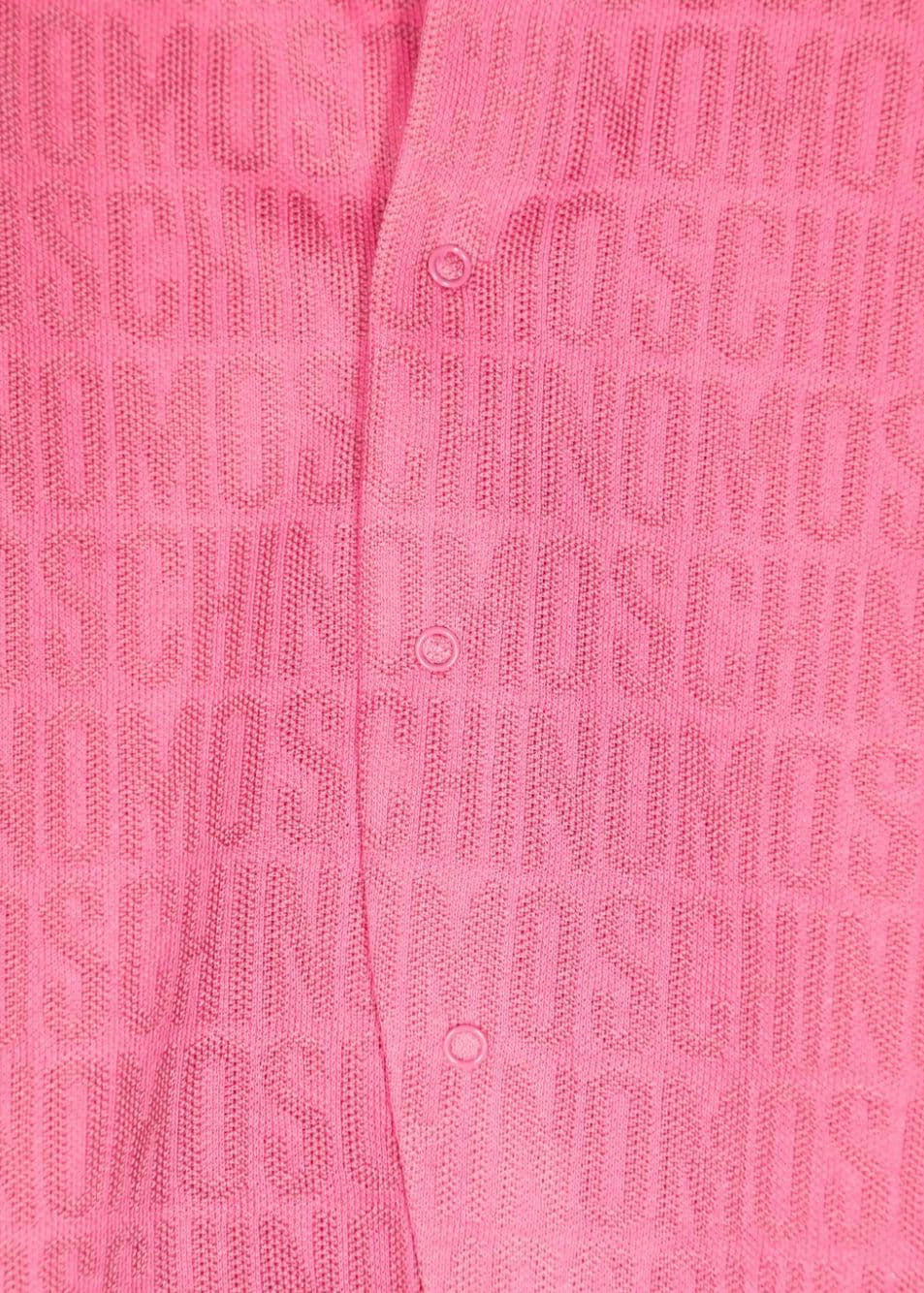 Moschino Kids Tutina Fucsia con Cappellino Monogram per Neonate (dettaglio)