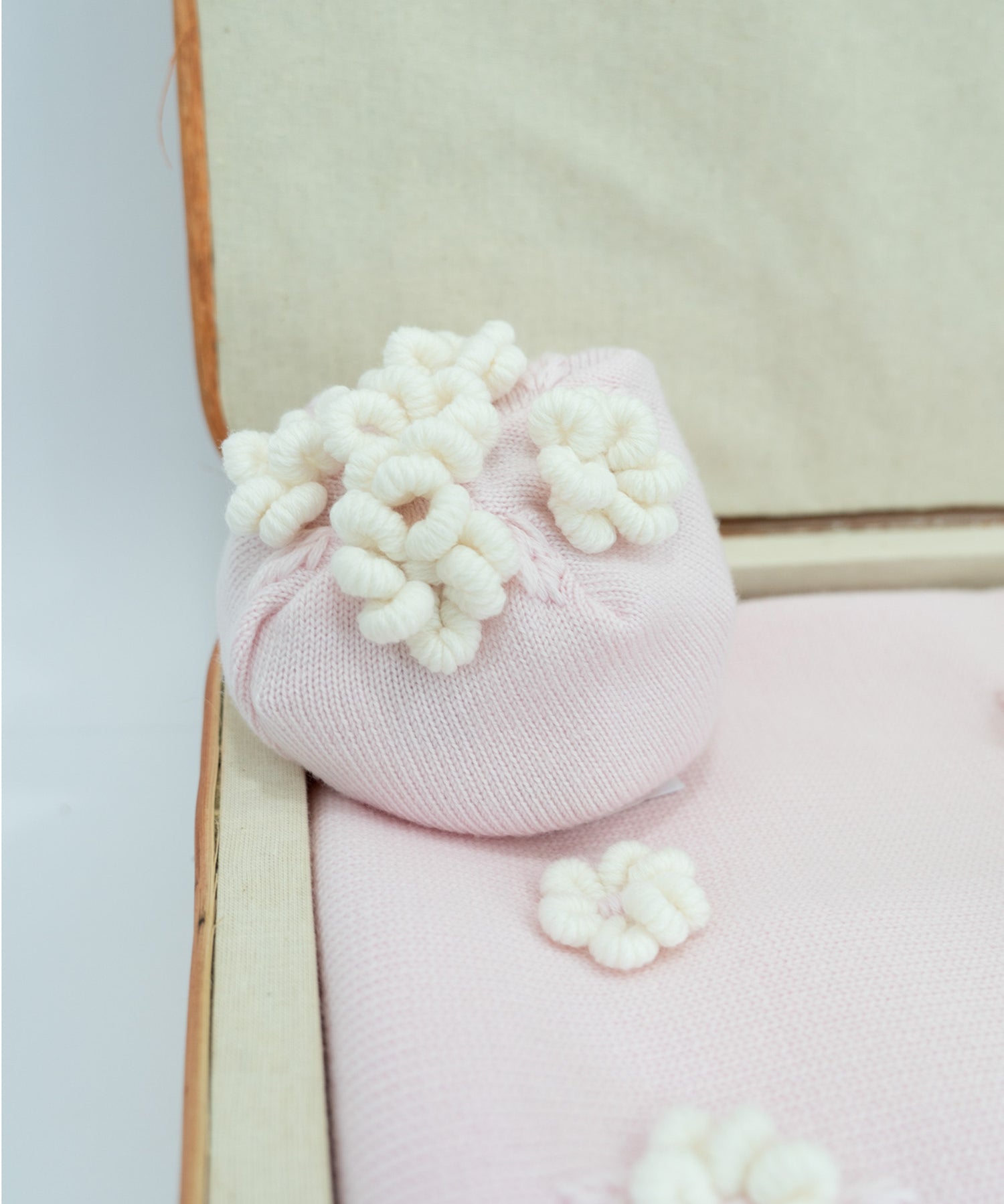 Le Coconnè Cappello Rosa con Ricami per Neonate