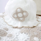 Marlù Cappellino Bianco/Sabbia con Ricamo per Neonate