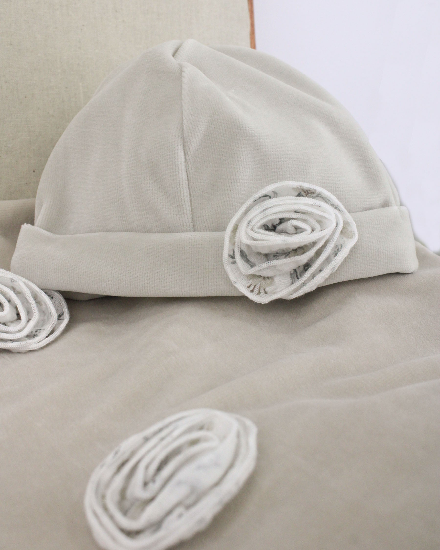 Deolinda Cappello Fango con Rosa per Neonate