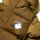 Dsquared2 Kids Giubbino Trapuntato Marrone con Logo Leaf per Bambini (dettaglio)