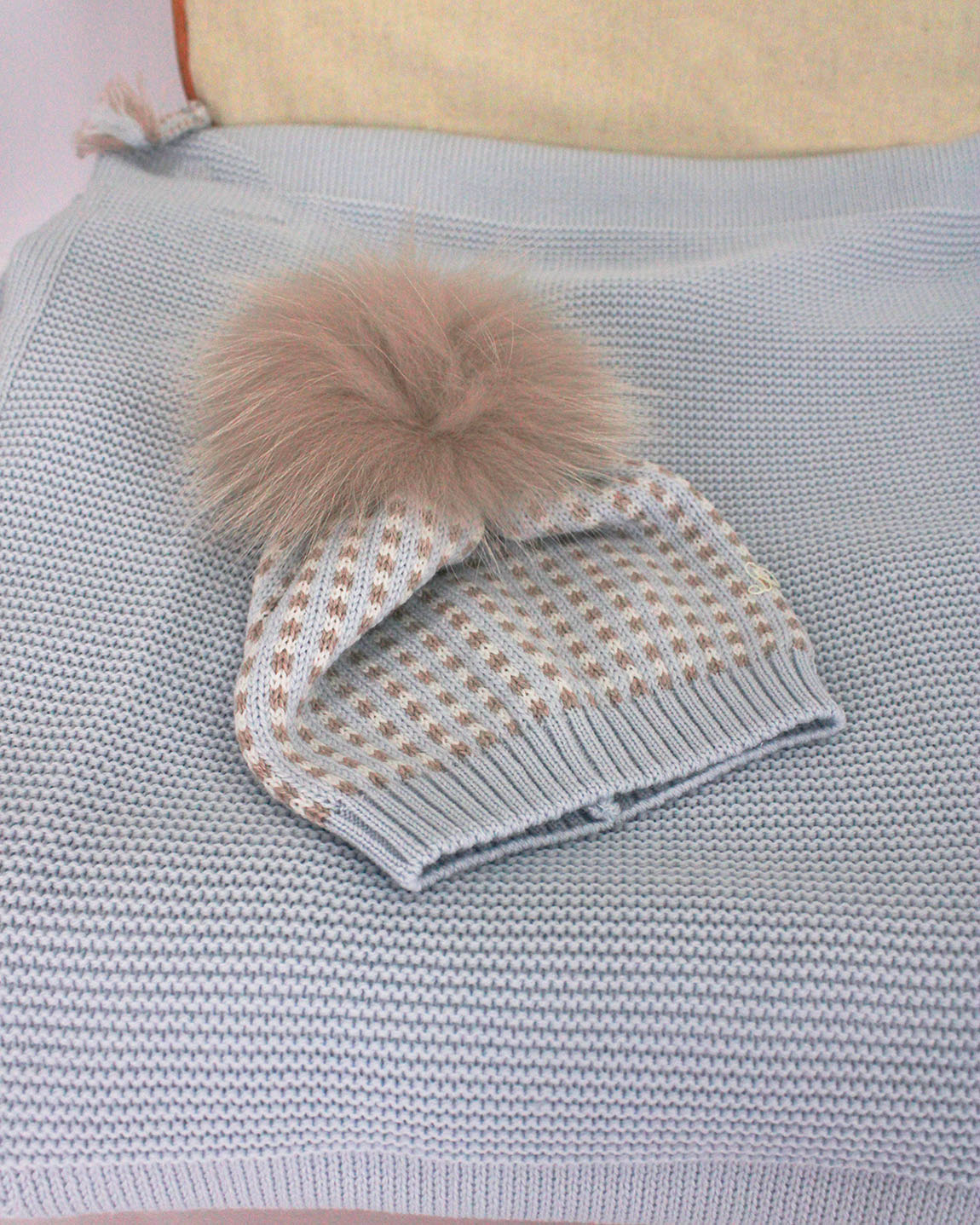 Marlù Cappello Cielo/Tortora con Pon Pon per neonati