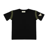 Yes London Kids T-Shirt Nera con Dettaglio Ricamo Verde sul Giromanica e Logo in Rilievo per Bambini
