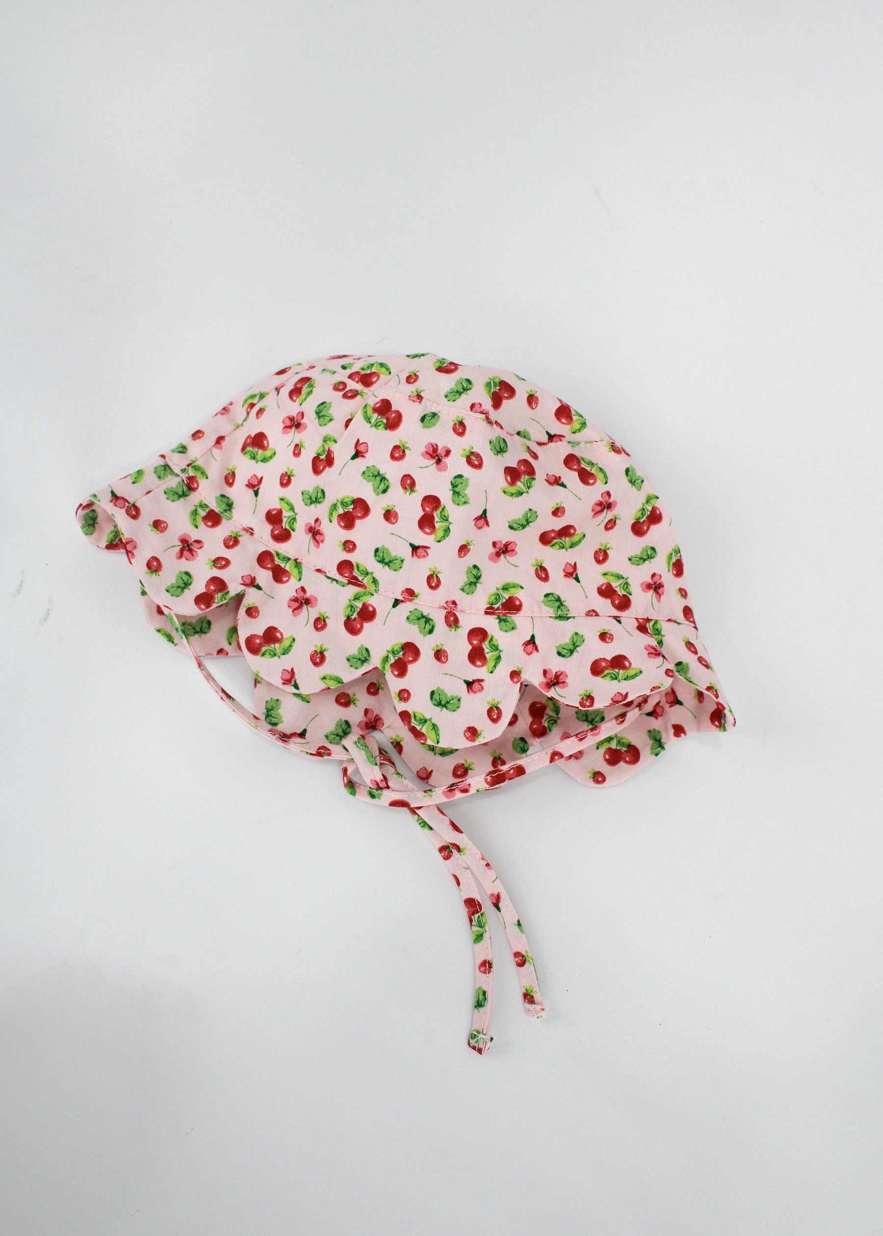 Deolinda Cappellino Fantasia Cherry per Neonate