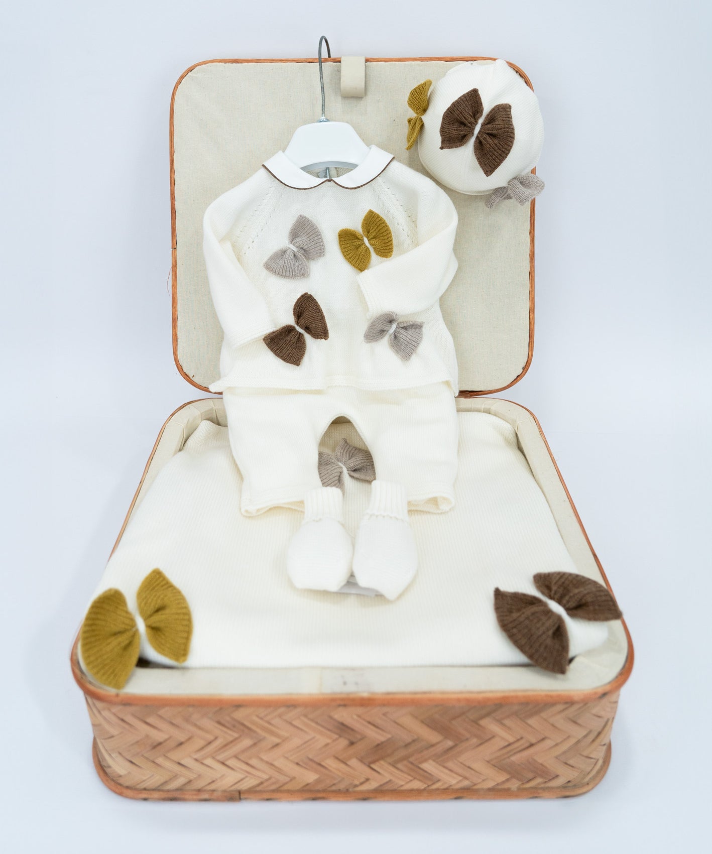 Le Coconne Corredino Bianco con Completo con Fiocchi per Neonate