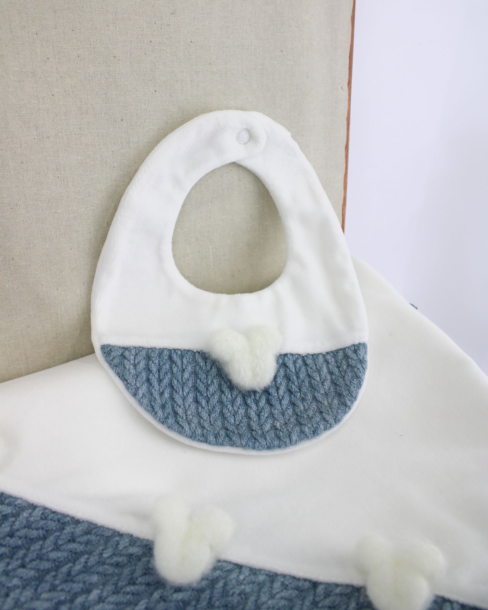 Deolinda Bavetta Bianca/Denim con Teddy per Neonati