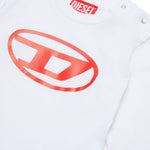 Diesel Kids T-shirt Maniche Lunghe Bianca con Logo per Neonati (dettaglio)