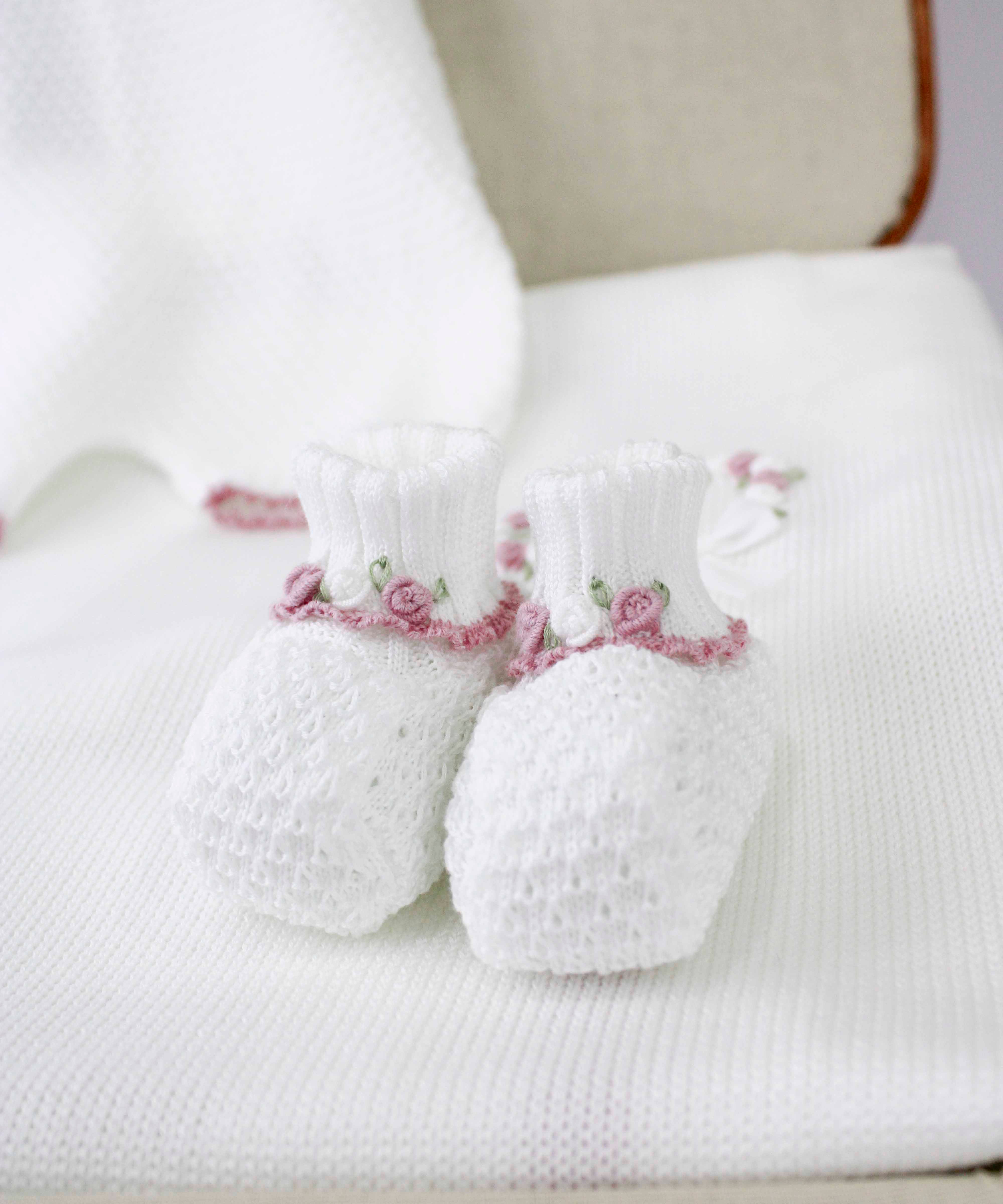 Marlù Scarpine Bianche/Rosa con Ricami Fiori per Neonate