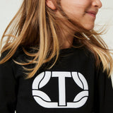 Twinset Kids T-shirt Nera Crop con Logo Gommato per Bambine (dettaglio)