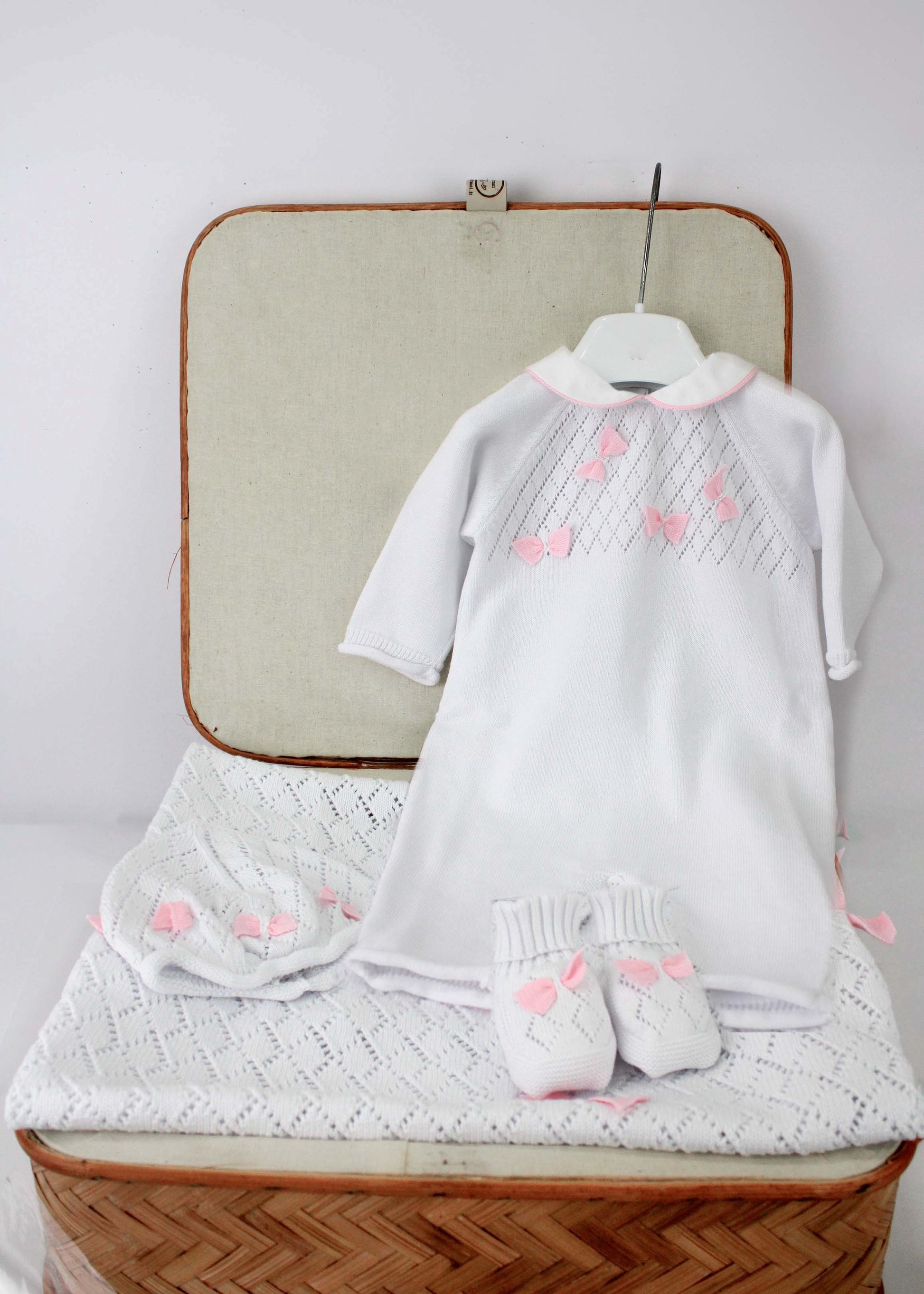 Le Coconne Corredino Bianco con Fiocchi con Tutina per Neonate